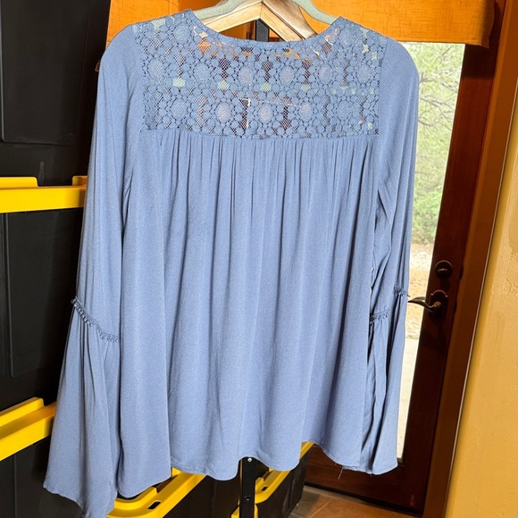 NWT Doe & Rae Blue Lace Blouse Trumpet Sleeves Size Small - Picture 7 of 7